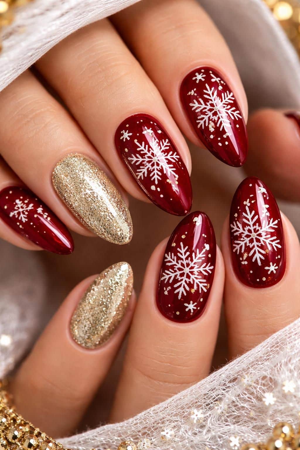 découvrez les dernières tendances nail art pour noël et sublimez vos ongles avec des designs festifs et élégants cette saison.